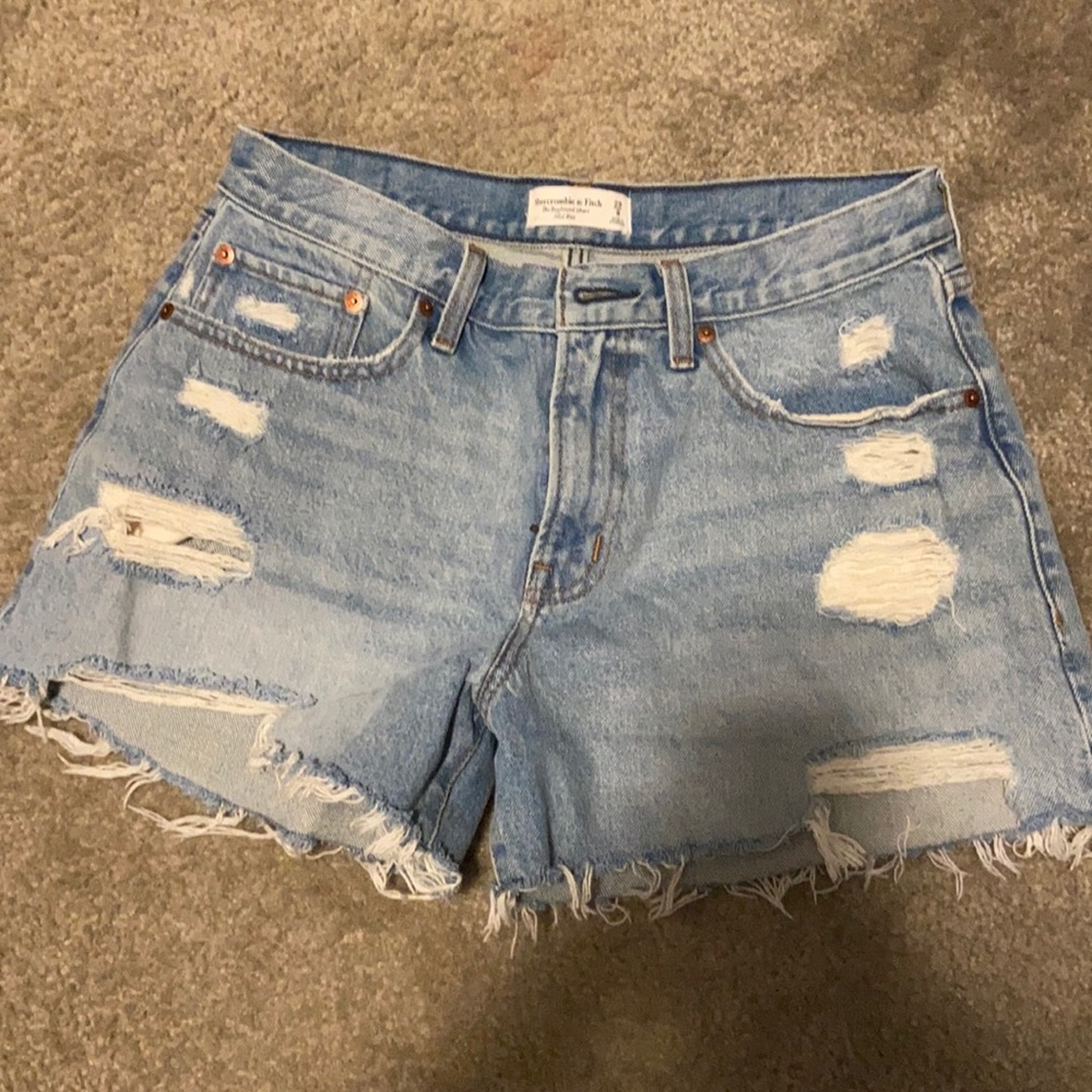 Abercrombie mid rise boyfriend shorts